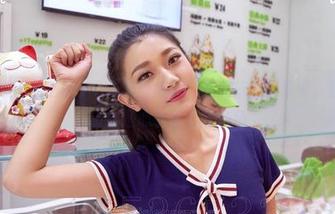 AISS爱丝(钻石版) – 万国自由行：亚美依的图集中，丝袜和街道都是心事重重的角色