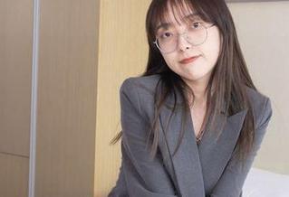 BoBoSocks袜啵啵 – 在线写真：有没有想过高跟凉鞋也能如此俏皮？周周是最佳示范
