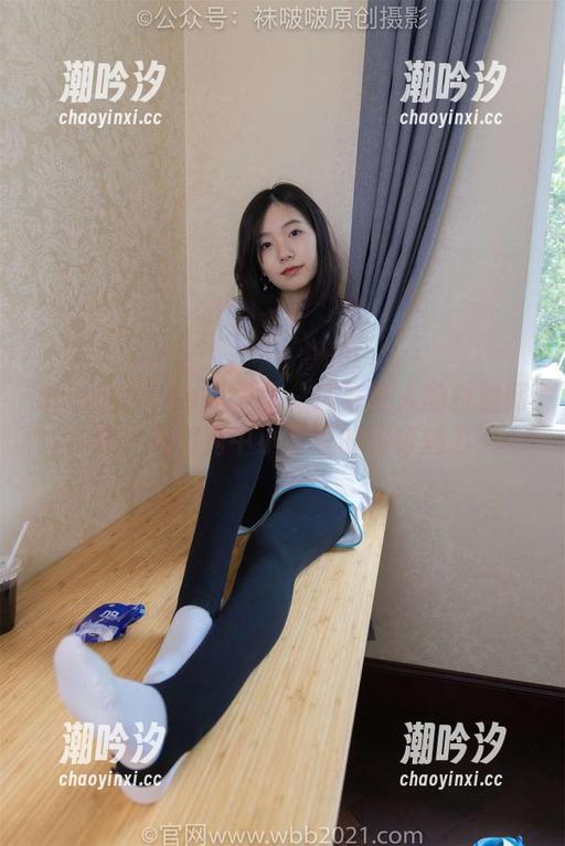 BoBoSocks袜啵啵 - 迷惑世人的白渔网袜：私房秀中小甜豆的独特魅力