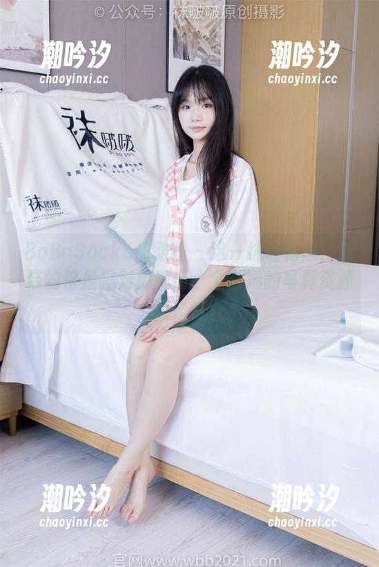 BoBoSocks袜啵啵 - 这一抹轻松感：雪糕的裸足脚对脚剧情，全在她的写真资源里逡巡。