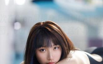 第一次在Cien恩恩身上看到LATEX的最新套图，curious…也许这个材质天生就跟她合拍？