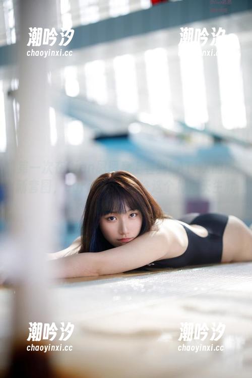 第一次在Cien恩恩身上看到LATEX的最新套图，curious…也许这个材质天生就跟她合拍？