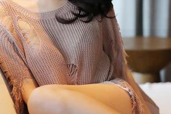 MyGirl美媛馆 – Vetiver嘉宝贝儿的裸足写真，想知道是哪双脚在闪耀吗？