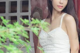 UGirls尤果网 – 海边的奶茶Emily，高清作品集，结果被沙子袭击了…