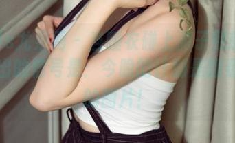 UGirls尤果网 – 当睡衣碰上游子熙的定制，发出的信号是：今晚的计划是翻看无聊的图片！