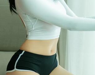 UGirls尤果网 – 牛仔裤美图集，王谨轩用牛仔裤告诉你：裤子也有春天！