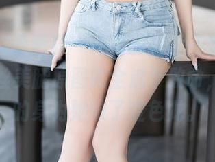 XIAOYU语画界 – 不夸张说，王馨瑶yanni的黑丝美腿原图完全过于致命，难得起的身为她做了变色龙。