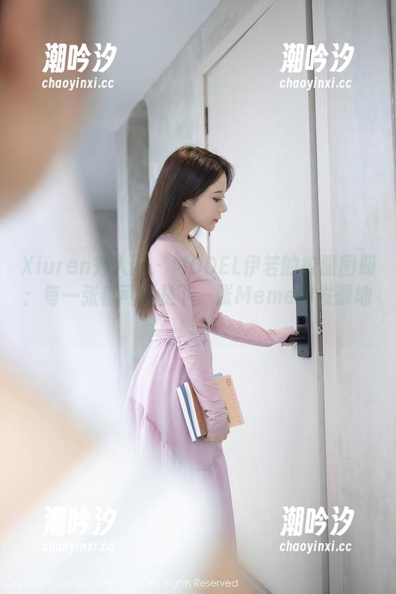 Xiuren秀人网 - MODEL伊若的校服图册：每一张都可能是下一张Meme的发源地！