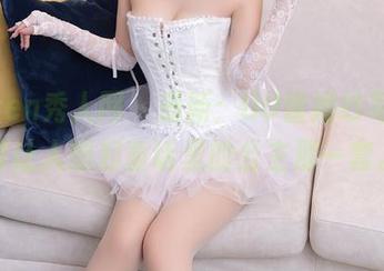 Xiuren秀人网 – 最新：UU酱婚纱写真，真让人想起童话里的公主那一套。