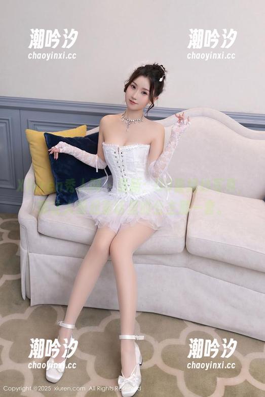 Xiuren秀人网-UU酱 Xiuren秀人网 - 最新:UU酱婚纱写真,真让人想起童话里的公主那一套。