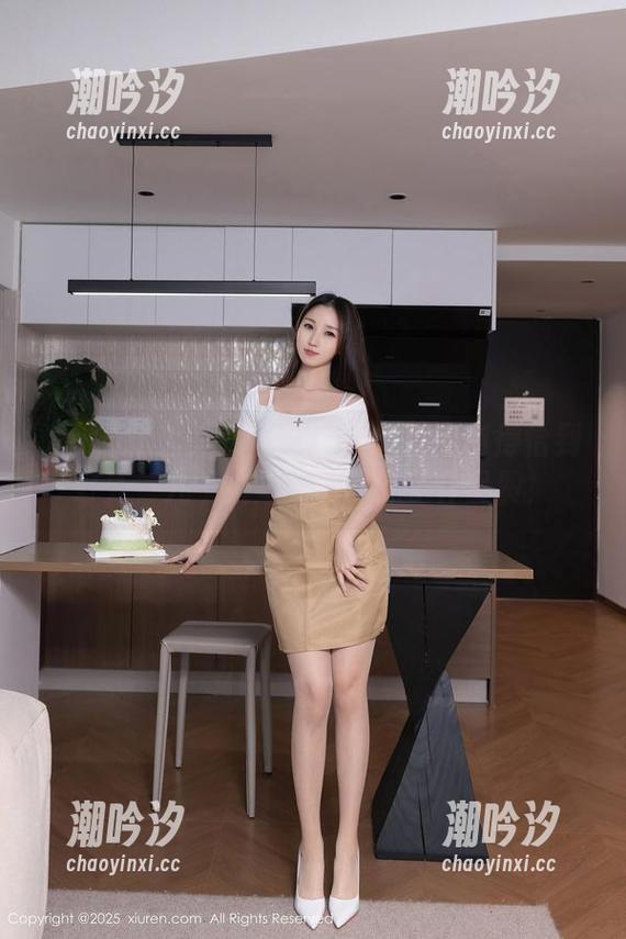 Xiuren秀人网 - 每个细节都定制得恰到好处，九千柒柒的制服妹子作品赞！