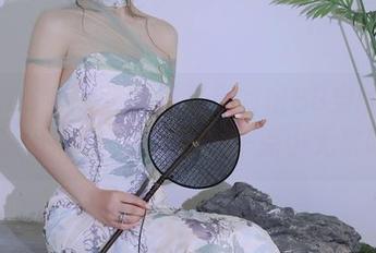 Xiuren秀人网 – 看呆呆的瑞BB穿的这套装，图片分享里透出一点小无奈呢
