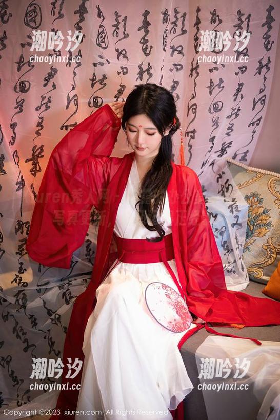 Xiuren秀人网 - 娜露的办公室新动作：写真更新，谁还记得正经事？