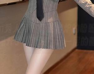 Xiuren秀人网 – 最新出炉的盼盼玉奴写真，揭开了“透明”这一层的暗示。