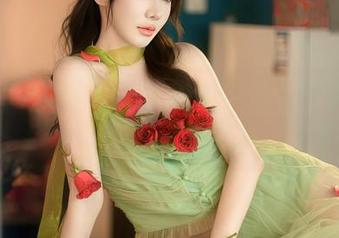 Xiuren秀人网 – 金小依的白裙写真，背景有点blurry，但她的风采却是真实的