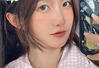 roroki骷髅姬的新写真集，一穿和服就放电，你准备好更新了没？