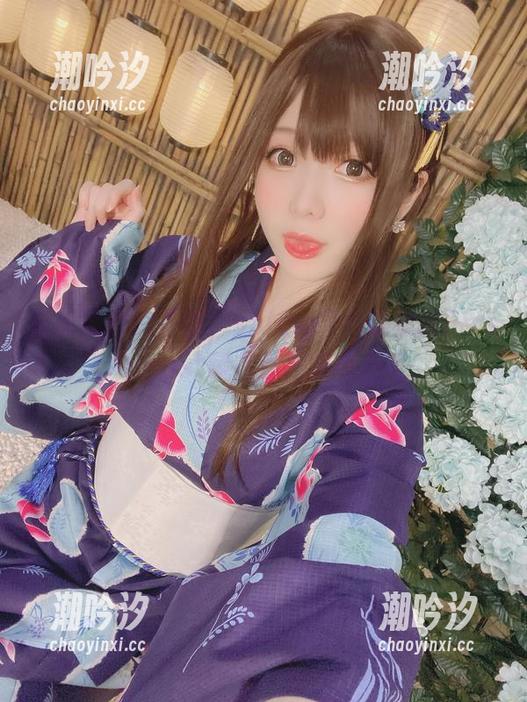 再多照片也不够，shimo霜月收藏的FirstAugust藏在最新图库里呢。