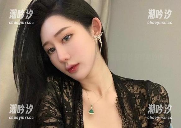 不爱笑的赛琳 微密圈 - 无圣光下的不爱笑的赛琳,蓝色蕾丝包臀裙的诱惑让我心中一紧