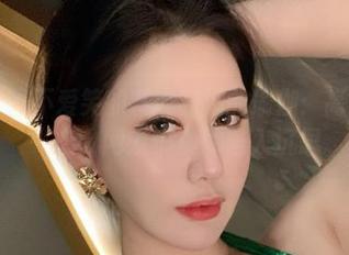 微密圈 – 不爱笑的赛琳和她的瑜伽：高清图包一出，网友们集体陷入沉思