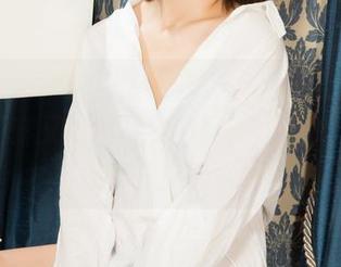 克拉女神 – 珊珊的毛衣美图，穿上去是主角，不穿又名副其实的配角，可怜又心疼！