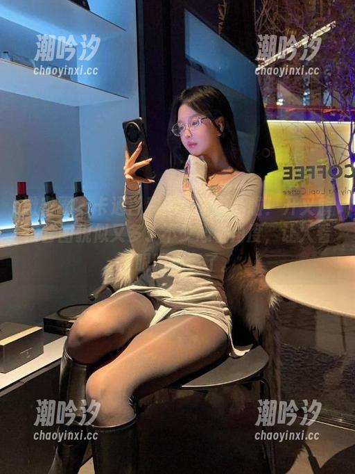 卡通百科老王 微密圈 - 卡通百科老王来更新啦!开叉旗袍套图貌似又多了不少心机角度,让人看得眼睛都亮了。