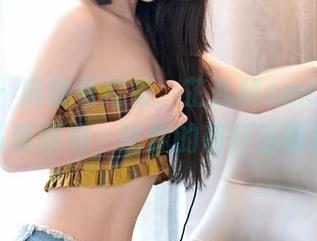 嗲囡囡 – 麻烦看过来，芷儿Momoko的美足写真图包，比你的前任还吸引。