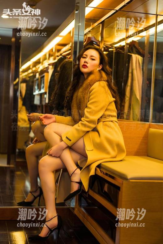 头条女神 - 你敢相信吗？乔安的短裙原图在线上，光是姿态就让我琢磨了个半天！