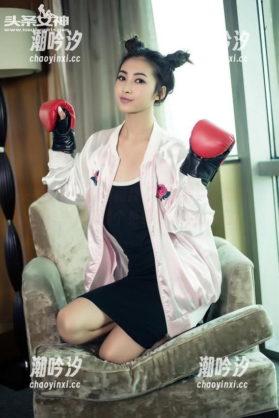 头条女神-筱溪 头条女神 - 别再问我“筱溪有啥值得看”,快来下载那个免费的美脚图册吧!