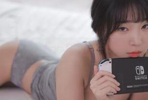 在线欣赏姜仁卿(강인경)——白T恤和牛仔裤的美图连线大冒险