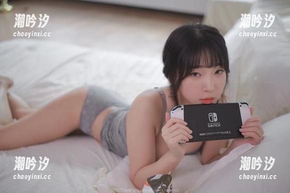 在线欣赏姜仁卿(강인경)——白T恤和牛仔裤的美图连线大冒险