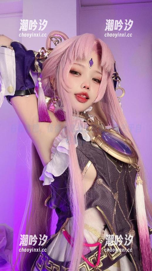 白色套图，仿佛小瑶幺幺在画一幅关于自己的梦