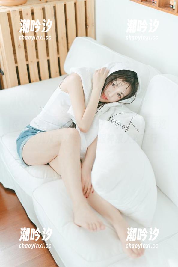 在小鹿鹿shika的原图中，兔女郎师匠这条线儿从未打过折，眼神撩人到不行