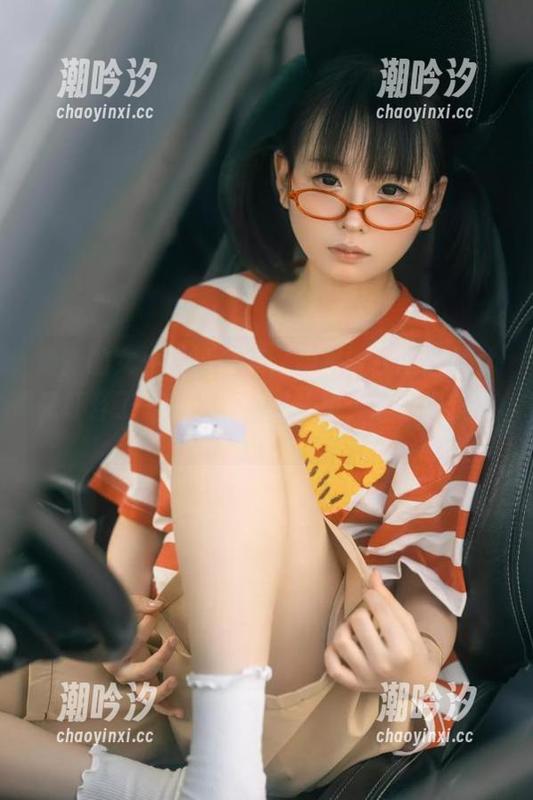 最新的女仆写真合集，幼水铃衣的图片就像打开了一个小小的时光机，下意识停留…