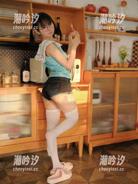 温泉体操服+幼水铃衣=在线写真中的清新奇观，一点也不夸张