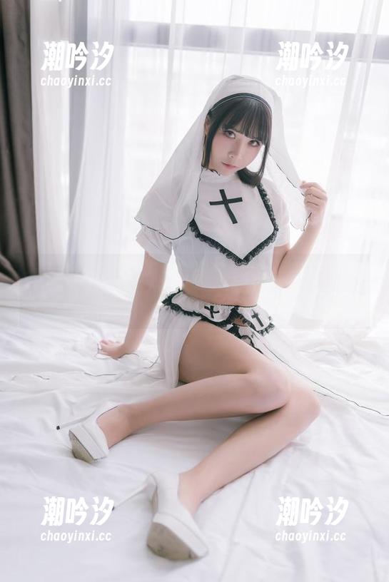 抱走莫子的更新又到了，图片里美脚们在轻声细语…