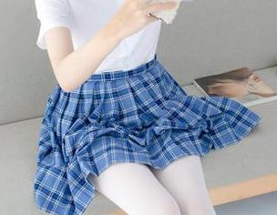 森萝财团原图，想知道黑丝小妹在手机上埋藏了多少乐趣？