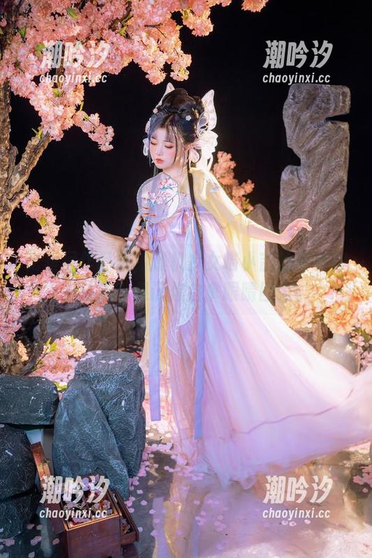 比基尼作品集，爆机少女喵小吉的身材你见过吗？保证你会拿眼睛回家。