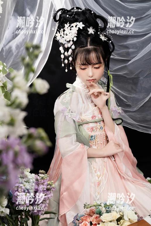 爆机少女喵小吉 爆机少女喵小吉的夏天精选:她的每一张图片都在说:快来给我浇水我也要开花啊!