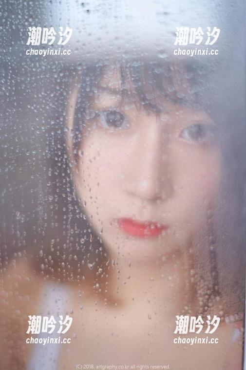 猫九酱的红色吊带：写真集里的那些不能说的暗示