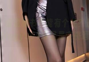 秀人网 – 谁说秘书不能有个性？最新图包里lingyu69明显是在挑逗。