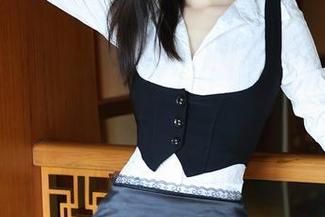 秀人网 – 不止于大琪琪Emily的天台：原图平平无奇，但图片的每个角落都让人好奇心爆棚！