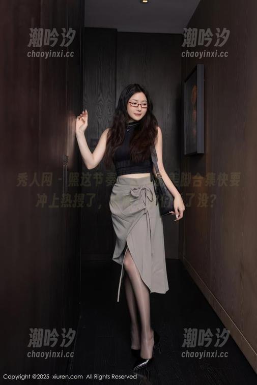 秀人网 - 照这节奏，璀灿的美脚合集快要冲上热搜了，哈哈，你们看了没？
