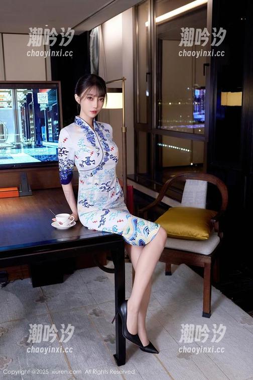 秀人网 - 谁说白色只适合夏天？甜妮的最新套图让我重拾这些设计的美感。