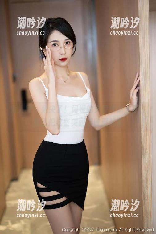 秀人网 - 她来了！闵妮的天使作品分享，真想把这些美丽都收藏起来