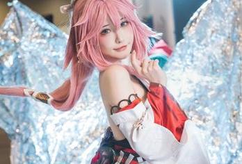 灰色卫衣，与糖果果Candy的1+1=1？资源是否值得一探究竟！