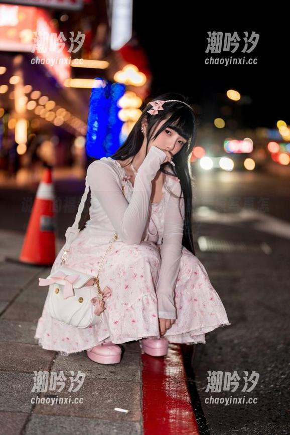 落落Raku 说好的福利呢?落落Raku的居家写真怎么又变得如此随性?