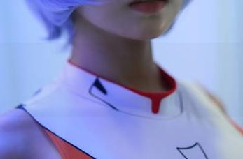 蜜桃社 – 冰露的白衬衫：一场关于“衬”与“衣”的写真哲学探讨