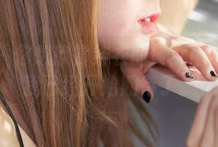 蜜桃社 – 你想欣赏结衣的修女图包福利？我已经开始期待了。