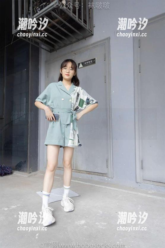 袜啵啵 - 小安的运动鞋写真，隐秘的步伐和舒适的图片…。