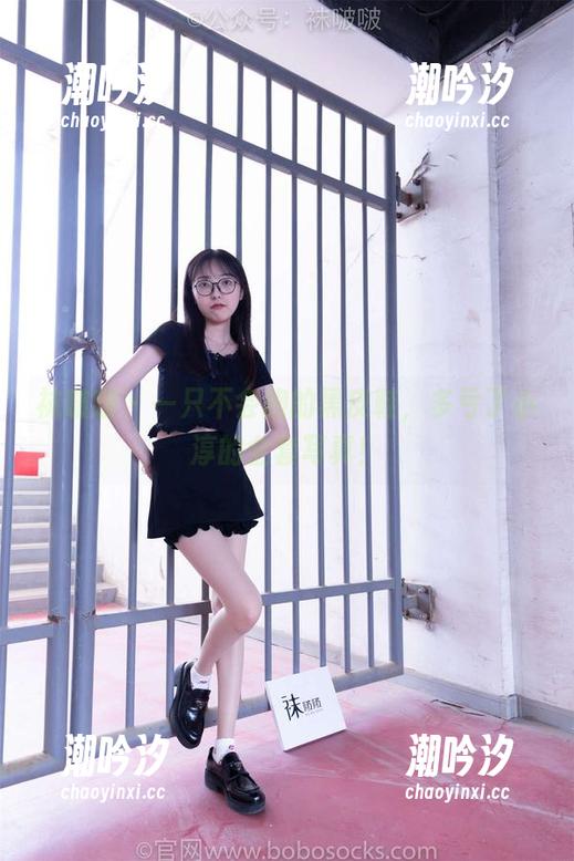 袜啵啵-小淳 袜啵啵 - 一只不会跑的黑皮鞋,多亏了小淳的全套写真!